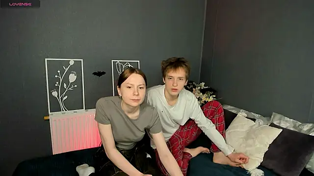 Lola Raivis  online show from February 15, 7:32 pm