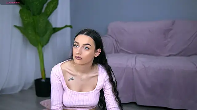 Snapshot of ElaraVixen chatting on February 18, 7:32 pm ElaraVixen online show from February 18, 7:32 pm