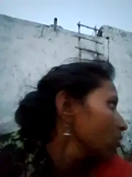 Snapshot of Juli_rathore chatting on May 13, 11:44 pm Juli rathore online show from May 13, 11:44 pm