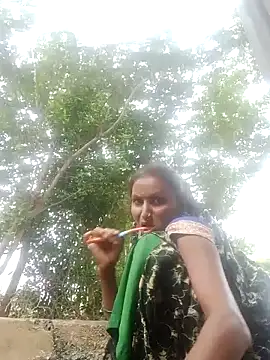 Snapshot of Juli_rathore chatting on July 18, 2:05 am Juli rathore online show from July 18, 2:05 am
