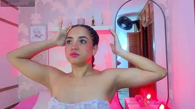 Snapshot of Emma_Thompssonn chatting on April 18, 11:47 am Emma Thompssonn online show from April 18, 11:47 am
