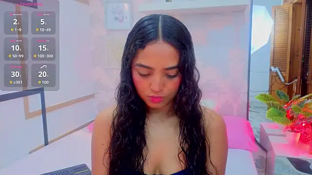 Snapshot of Emma_Thompssonn chatting on April 28, 1:49 pm Emma Thompssonn online show from April 28, 1:49 pm