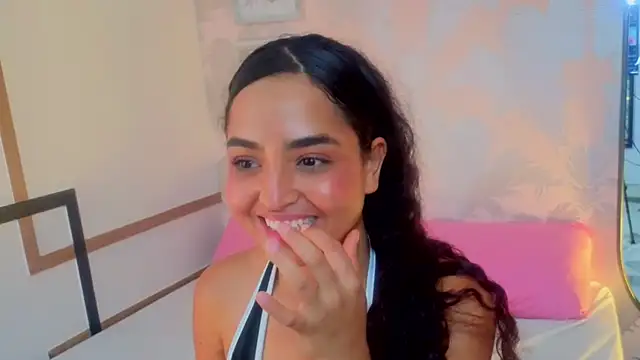 Snapshot of Emma_Thompssonn chatting on April 29, 5:30 pm Emma Thompssonn online show from April 29, 5:30 pm