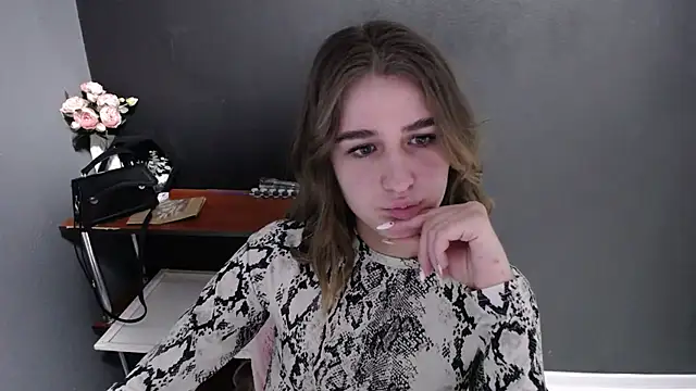 Sunny siren online show from March 5, 1:18 pm