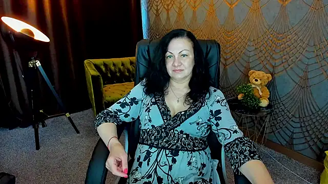 IrissMoon online show from June 3, 5:43 am