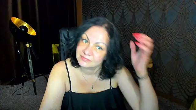 IrissMoon online show from July 5, 5:42 pm