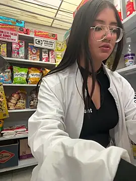 Snapshot of StrawberryPink_ chatting on February 26, 11:31 am StrawberryPink online show from February 26, 11:31 am