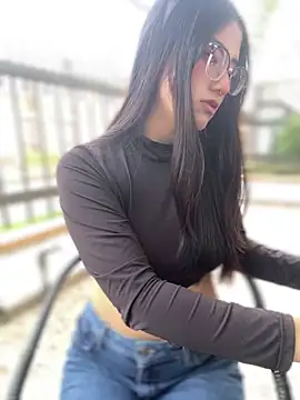 StrawberryPink  online show from March 13, 11:28 am