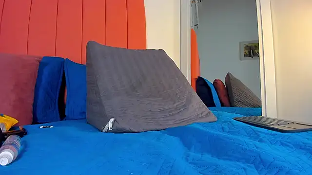 rose thompson19 online show from April 11, 8:02 pm