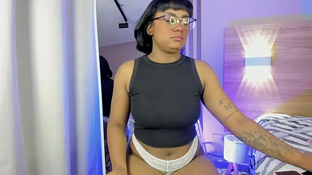 domiiniquex online show from March 28, 1:00 pm