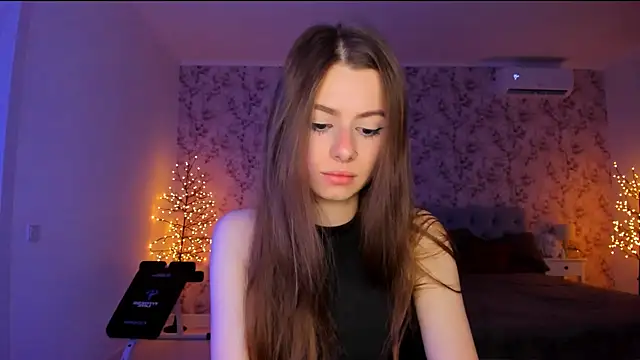 Snapshot of Hot_Molly5 chatting on July 5, 6:37 pm Hot Molly5 online show from July 5, 6:37 pm