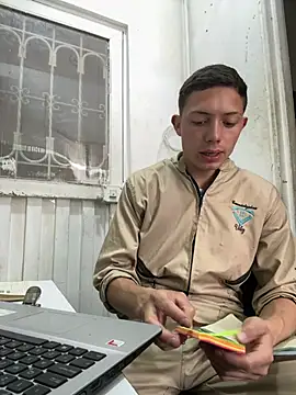 santiObrero online show from April 13, 8:25 pm