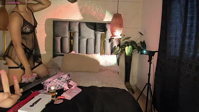 Snapshot of sophia_willliamss chatting on February 13, 11:50 am sophia willliamss online show from February 13, 11:50 am