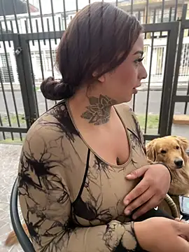 EmilyMoore Pink online show from February 17, 11:00 pm