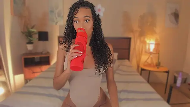 KaryMooon online show from February 7, 8:45 pm