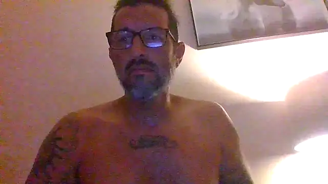 Snapshot of Tattoos77 chatting on June 25, 5:23 am Tattoos77 online show from June 25, 5:23 am