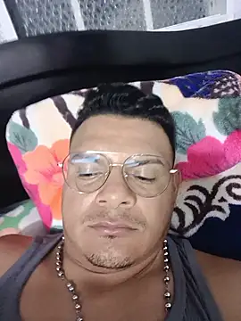 Snapshot of Morenoblasquez chatting on June 20, 2:36 am Morenoblasquez online show from June 20, 2:36 am