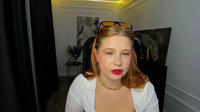 Snapshot of SweetDaylight chatting on May 17, 7:43 pm SweetDaylight online show from May 17, 7:43 pm