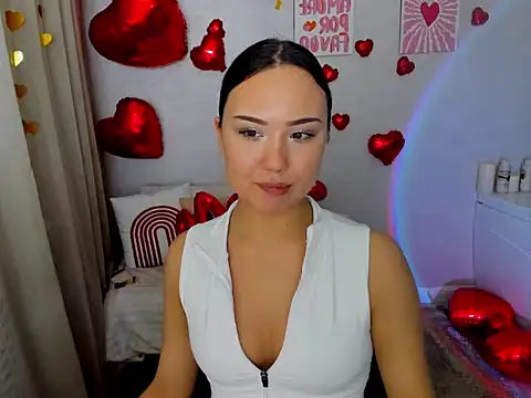 Snapshot of GlowMe chatting on February 1, 7:18 am GlowMe online show from February 1, 7:18 am