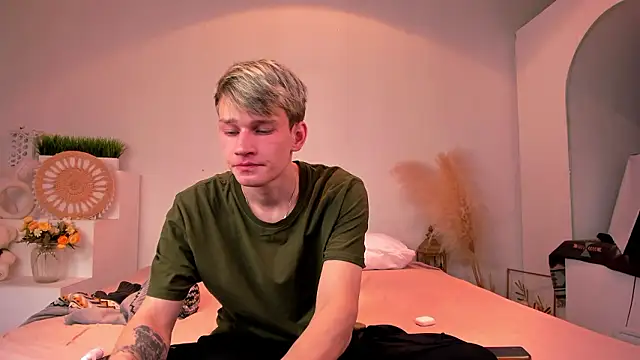 Snapshot of Volan_Starts chatting on February 1, 4:11 am Volan Starts online show from February 1, 4:11 am