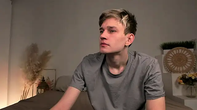 Snapshot of Volan_Starts chatting on February 9, 4:05 am Volan Starts online show from February 9, 4:05 am