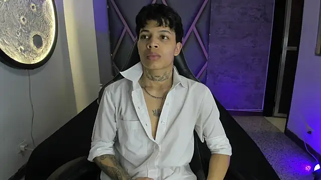 Snapshot of Dogan_Renzo0 chatting on April 1, 8:28 pm Dogan Renzo0 online show from April 1, 8:28 pm