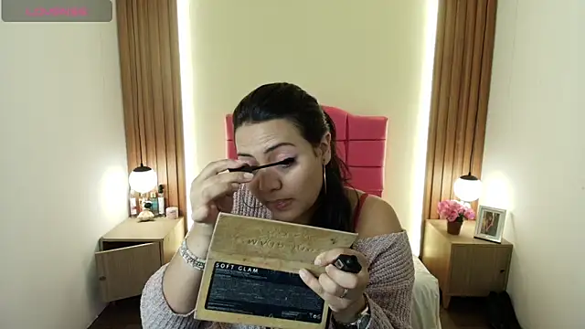 IvonneRoss  online show from April 6, 11:55 am