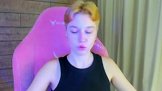 Snapshot of AgataGate chatting on February 3, 3:17 pm AgataGate online show from February 3, 3:17 pm