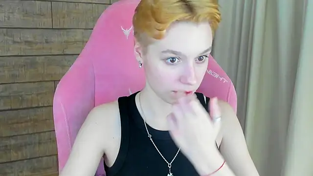 Snapshot of AgataGate chatting on February 6, 3:11 am AgataGate online show from February 6, 3:11 am