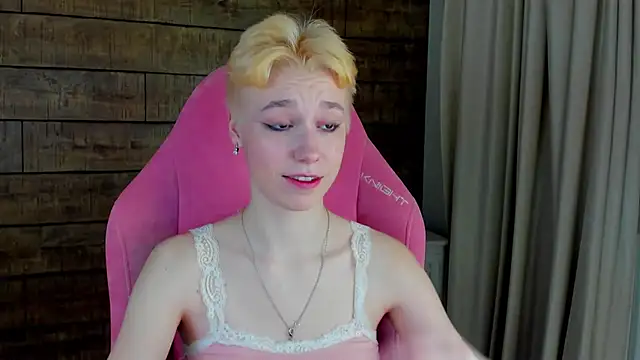 Snapshot of AgataGate chatting on February 28, 5:08 am AgataGate online show from February 28, 5:08 am