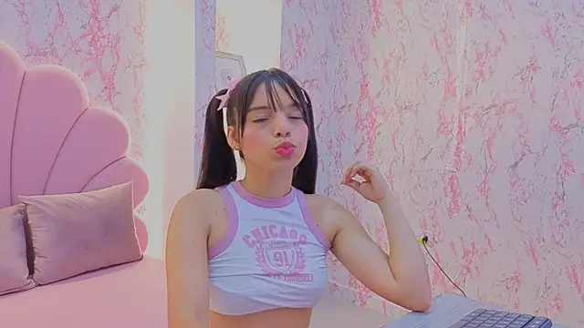 IssaSkinny online show from January 17, 11:37 am