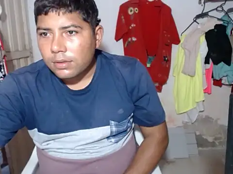 Snapshot of master_juju1921 chatting on February 5, 8:57 pm master juju1921 online show from February 5, 8:57 pm