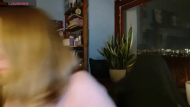 Daisy Lovely online show from March 21, 5:05 pm