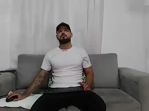 Snapshot of Handsomen69 chatting on February 24, 12:52 am Handsomen69 online show from February 24, 12:52 am