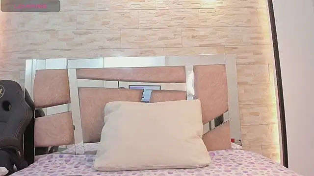 kendall grace online show from April 23, 11:20 am