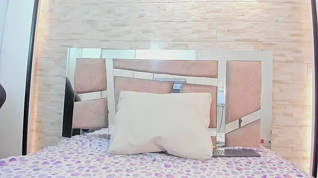 Snapshot of kendall_grace chatting on June 11, 11:19 am kendall grace online show from June 11, 11:19 am