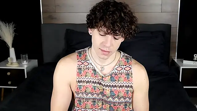 Snapshot of TylerGibson chatting on February 9, 4:16 am TylerGibson online show from February 9, 4:16 am