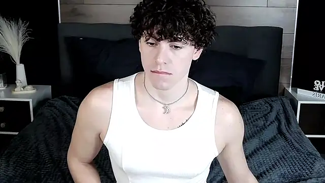 Snapshot of TylerGibson chatting on February 20, 6:26 am TylerGibson online show from February 20, 6:26 am