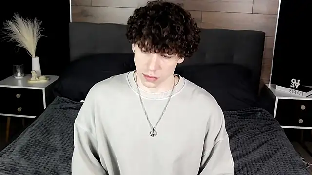 Snapshot of TylerGibson chatting on February 25, 4:11 am TylerGibson online show from February 25, 4:11 am