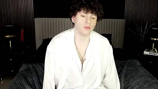 Snapshot of TylerGibson chatting on February 27, 4:23 am TylerGibson online show from February 27, 4:23 am