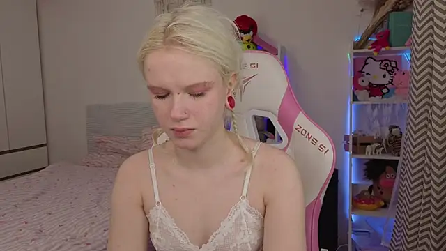 Mia WaterFall online show from March 29, 3:28 am