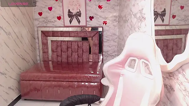 Snapshot of Melisa_v chatting on February 18, 8:05 pm Melisa v online show from February 18, 8:05 pm