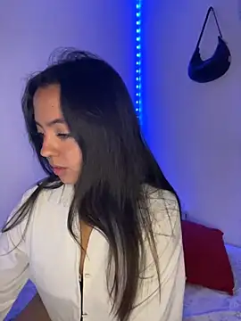 laraa rous online show from April 4, 4:11 am