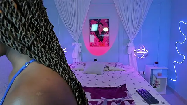 Snapshot of naomi_campell chatting on February 9, 7:29 pm naomi campell online show from February 9, 7:29 pm