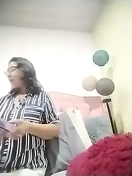 RosseLaure online show from February 3, 1:37 am