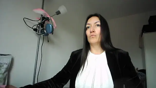 Yulian Milf online show from March 11, 5:08 pm