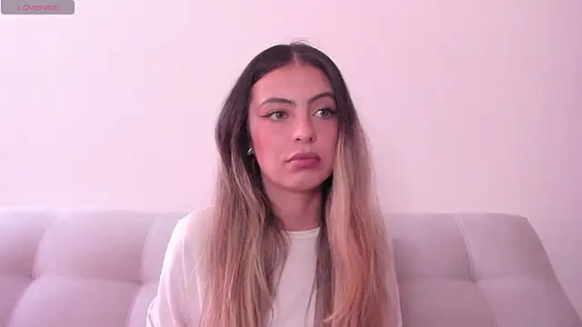 Snapshot of Fernanda_aaaa chatting on June 3, 4:45 pm Fernanda aaaa online show from June 3, 4:45 pm