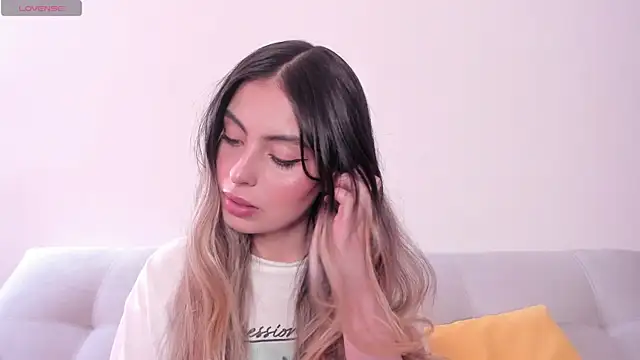 Snapshot of Fernanda_aaaa chatting on July 9, 4:33 pm Fernanda aaaa online show from July 9, 4:33 pm