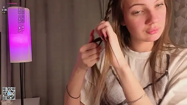 Snapshot of ShaeHeeter chatting on February 2, 4:11 am ShaeHeeter online show from February 2, 4:11 am