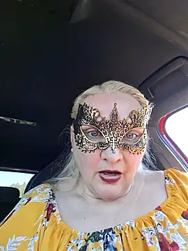 MaskedQueen77 online show from May 25, 11:16 am